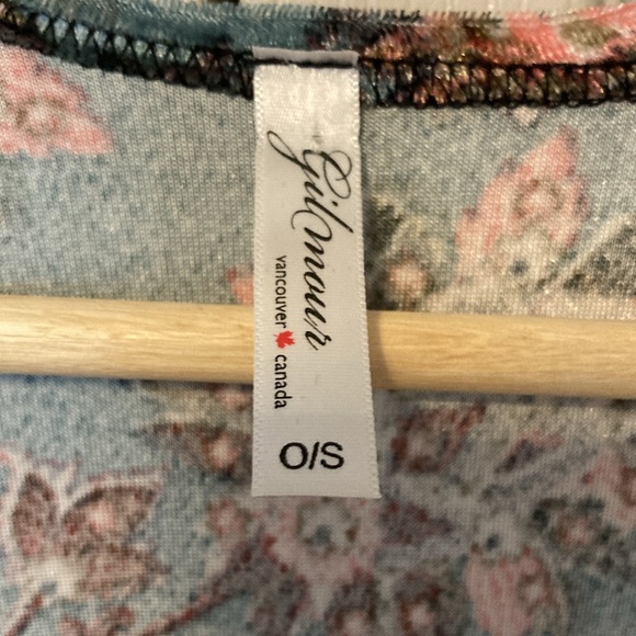 EUC Gilmour velvet floral one size open front short sleeve cardigan/kimono. - Picture 3 of 6